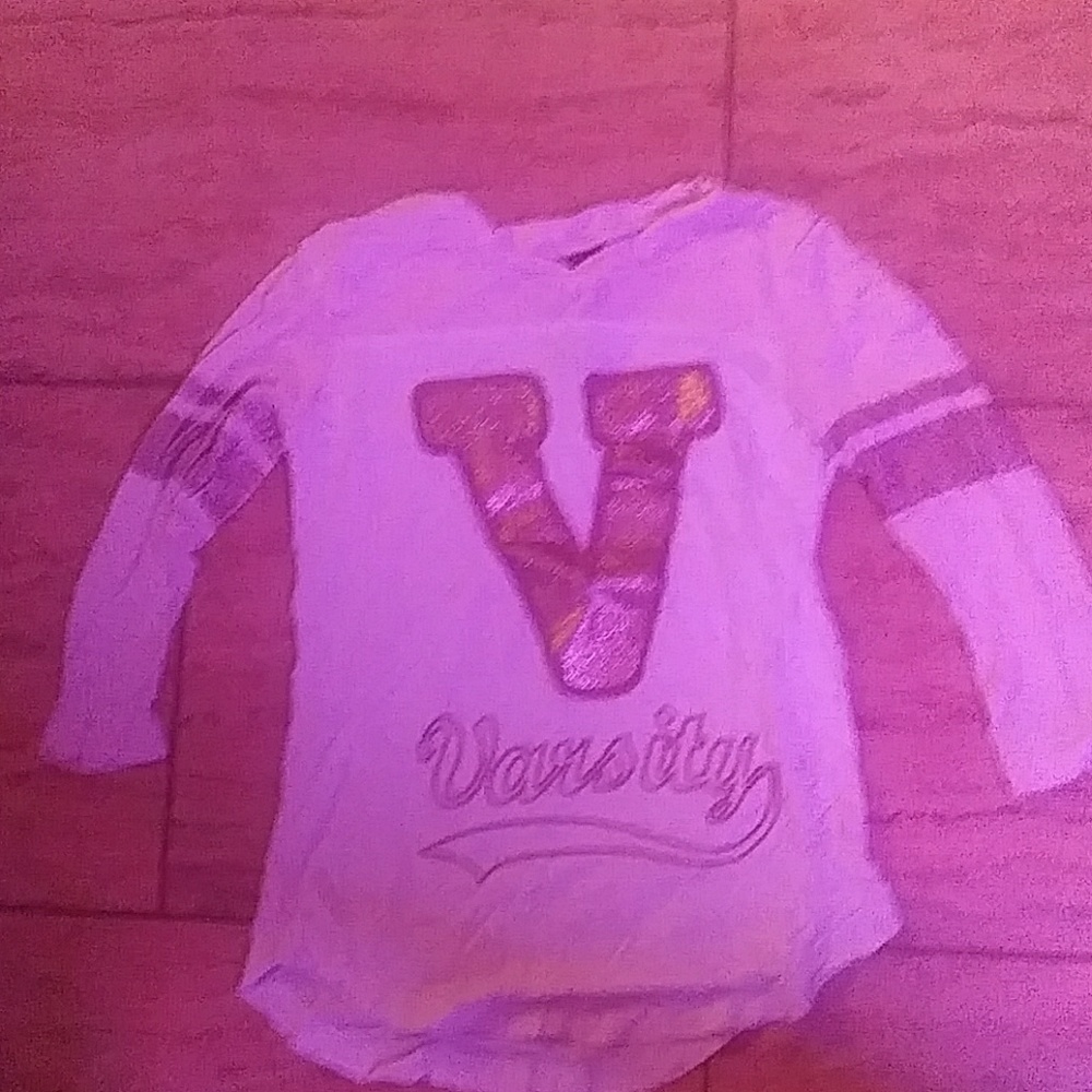 I am selling a 2 colored sleeved shirt